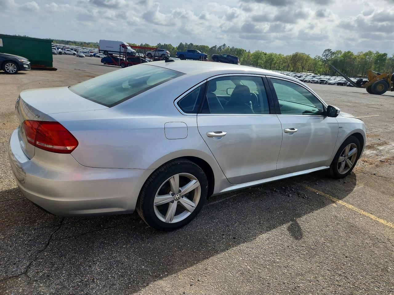 2015 Volkswagen Passat S Silver vin: 1VWAS7A36FC095331