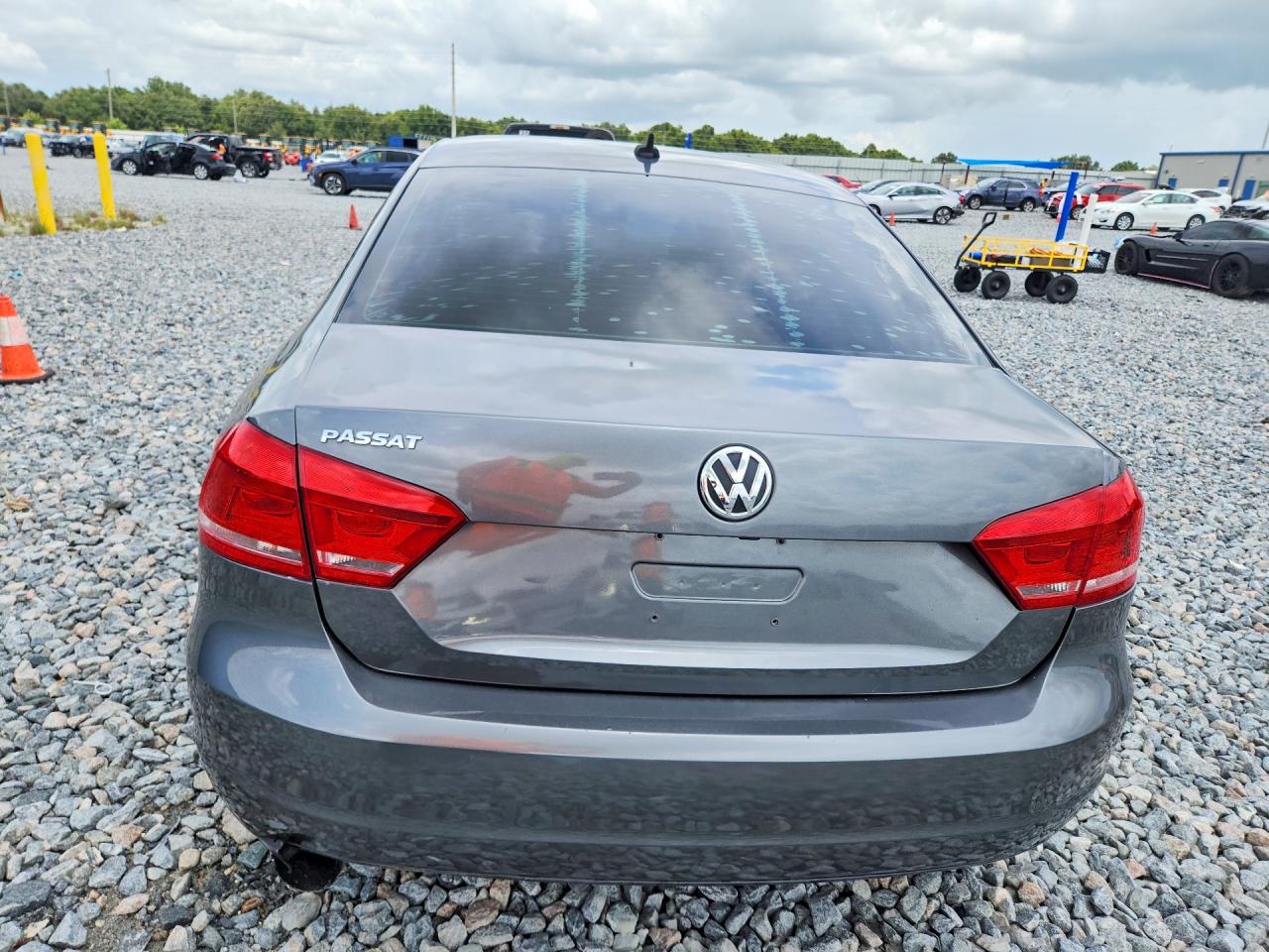 2015 Volkswagen Passat S Gray vin: 1VWAS7A36FC106599