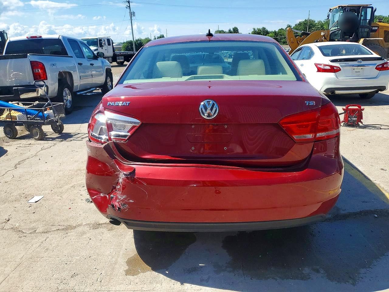 2015 Volkswagen Passat S Red vin: 1VWAS7A36FC108451