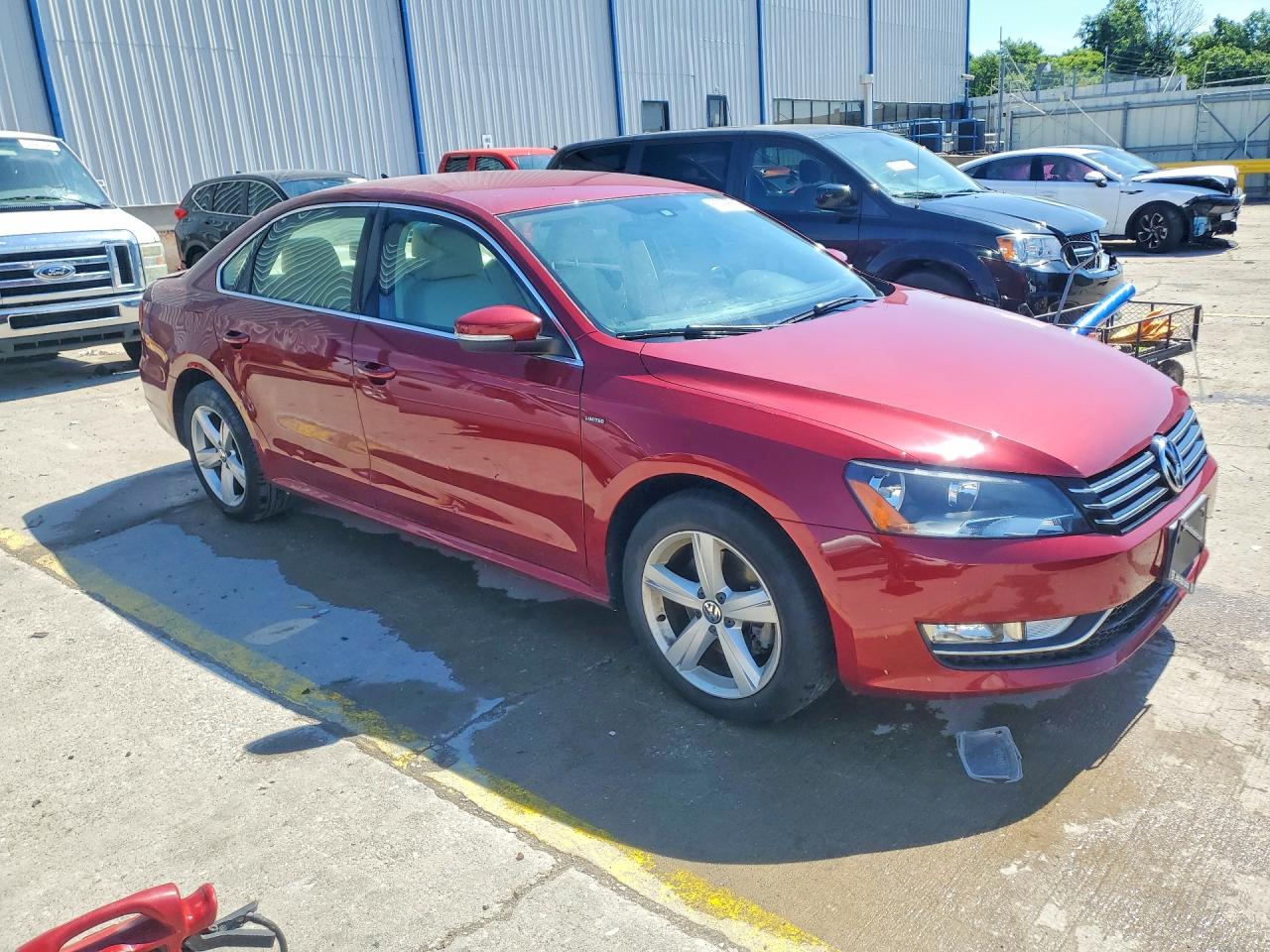 2015 Volkswagen Passat S Red vin: 1VWAS7A36FC108451