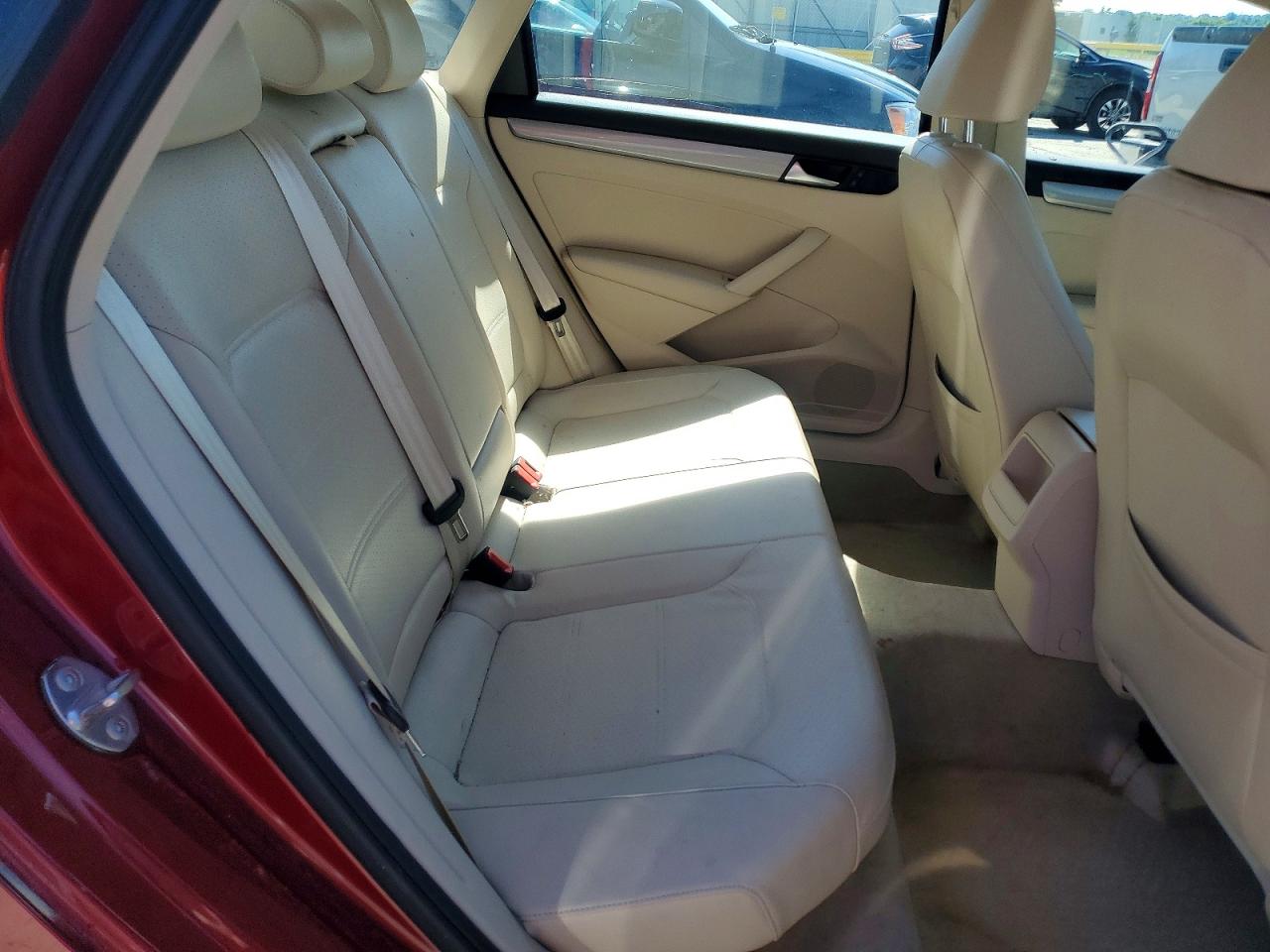 2015 Volkswagen Passat S Red vin: 1VWAS7A36FC108451