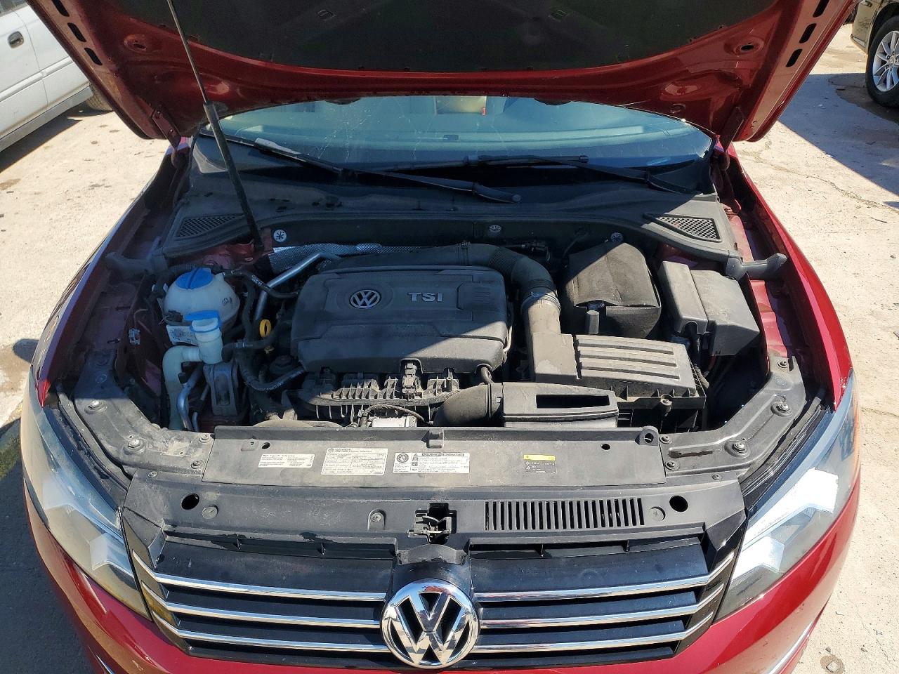 2015 Volkswagen Passat S Red vin: 1VWAS7A36FC108451