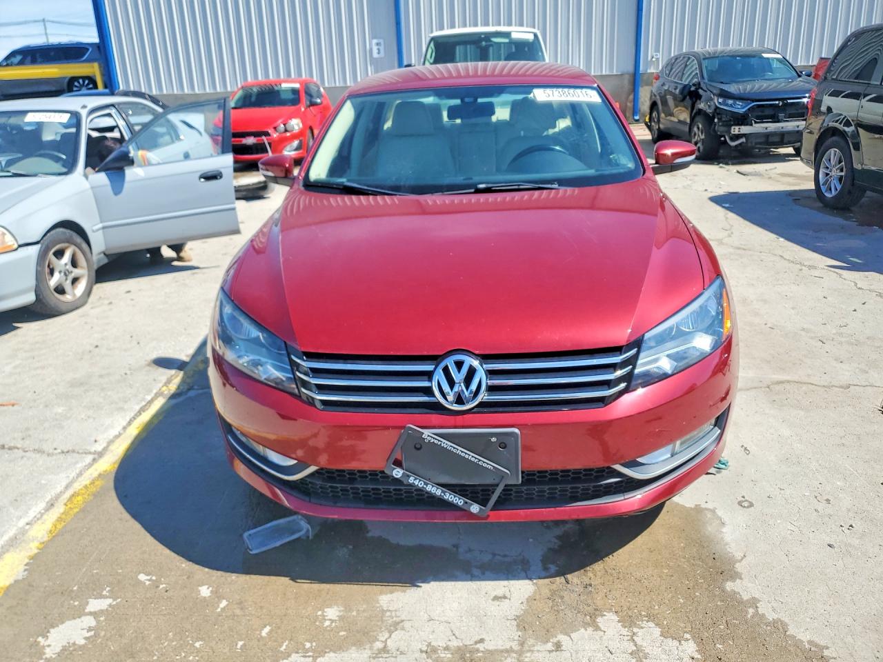 2015 Volkswagen Passat S Red vin: 1VWAS7A36FC108451