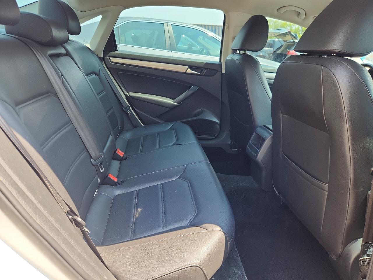 2015 Volkswagen Passat S White vin: 1VWAS7A36FC111737