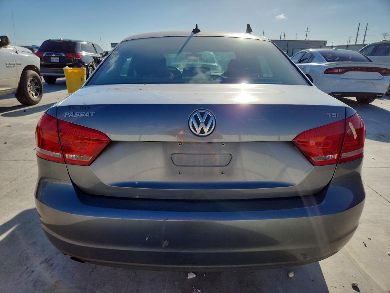 2015 Volkswagen Passat S Серый vin: 1VWAS7A36FC120387