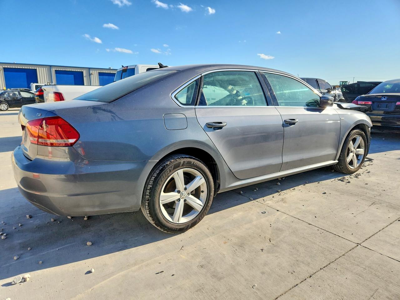 2015 Volkswagen Passat S Серый vin: 1VWAS7A36FC120387