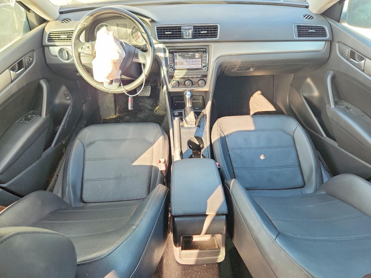 2015 Volkswagen Passat S Серый vin: 1VWAS7A36FC120387