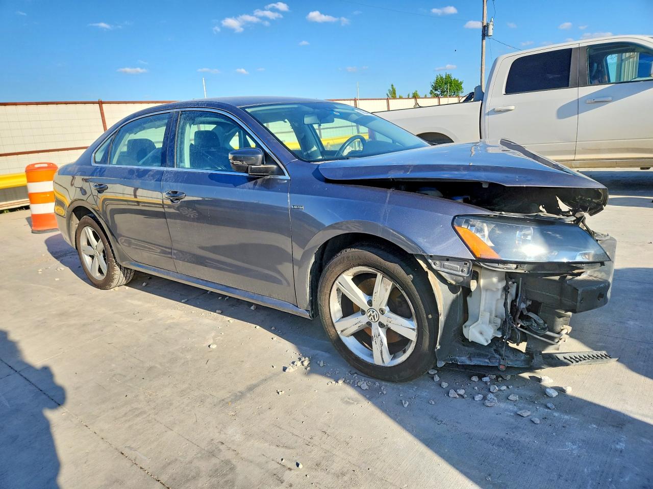 2015 Volkswagen Passat S Серый vin: 1VWAS7A36FC120387