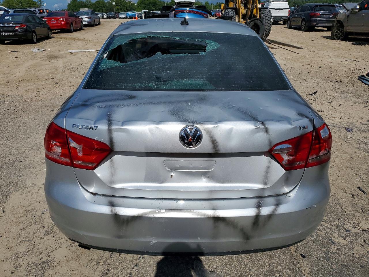 2015 Volkswagen Passat S Silver vin: 1VWAS7A37FC074438