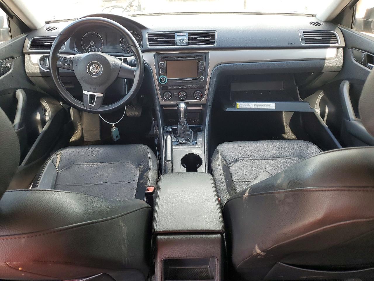 2015 Volkswagen Passat S Silver vin: 1VWAS7A37FC074438