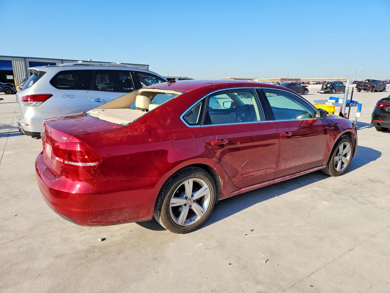 2015 Volkswagen Passat S Красный vin: 1VWAS7A37FC096746