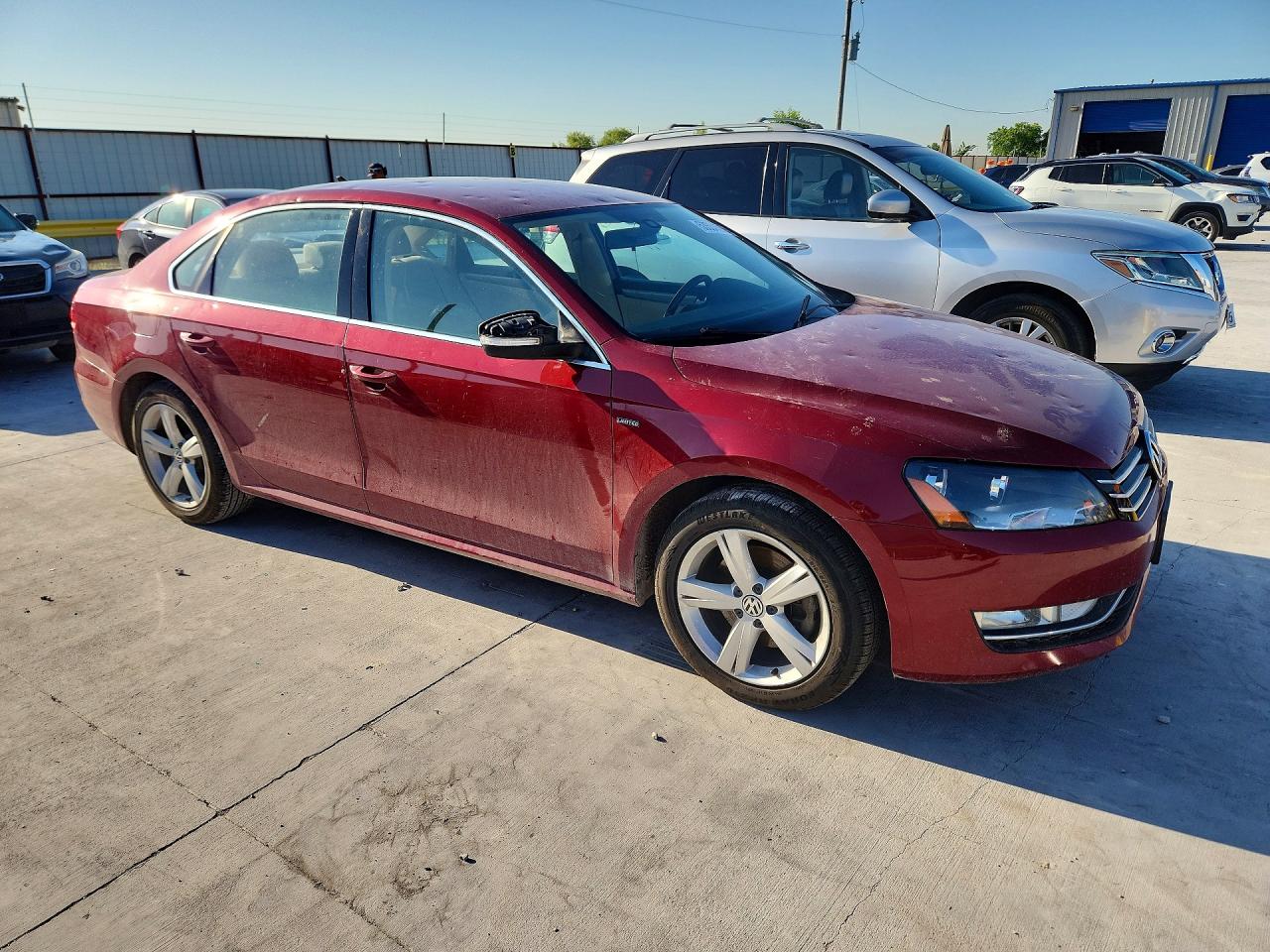 2015 Volkswagen Passat S Красный vin: 1VWAS7A37FC096746