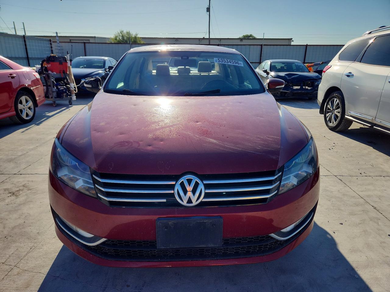 2015 Volkswagen Passat S Красный vin: 1VWAS7A37FC096746