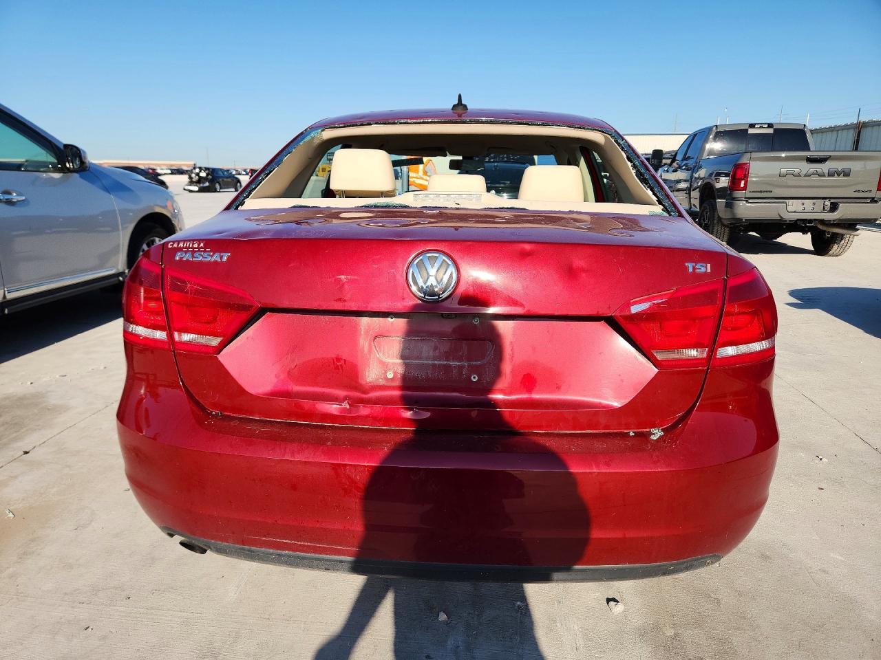 2015 Volkswagen Passat S Красный vin: 1VWAS7A37FC096746