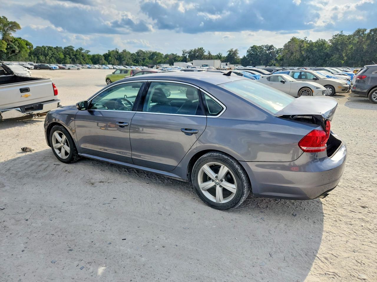 2015 Volkswagen Passat S Gray vin: 1VWAS7A37FC113027