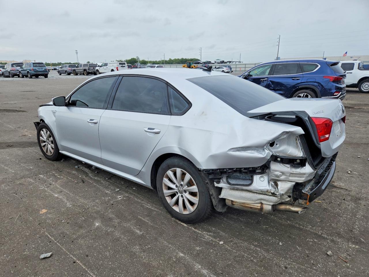 2014 Volkswagen Passat S Silver vin: 1VWAS7A38EC112676