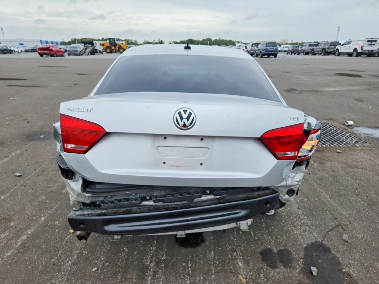 2014 Volkswagen Passat S Silver vin: 1VWAS7A38EC112676