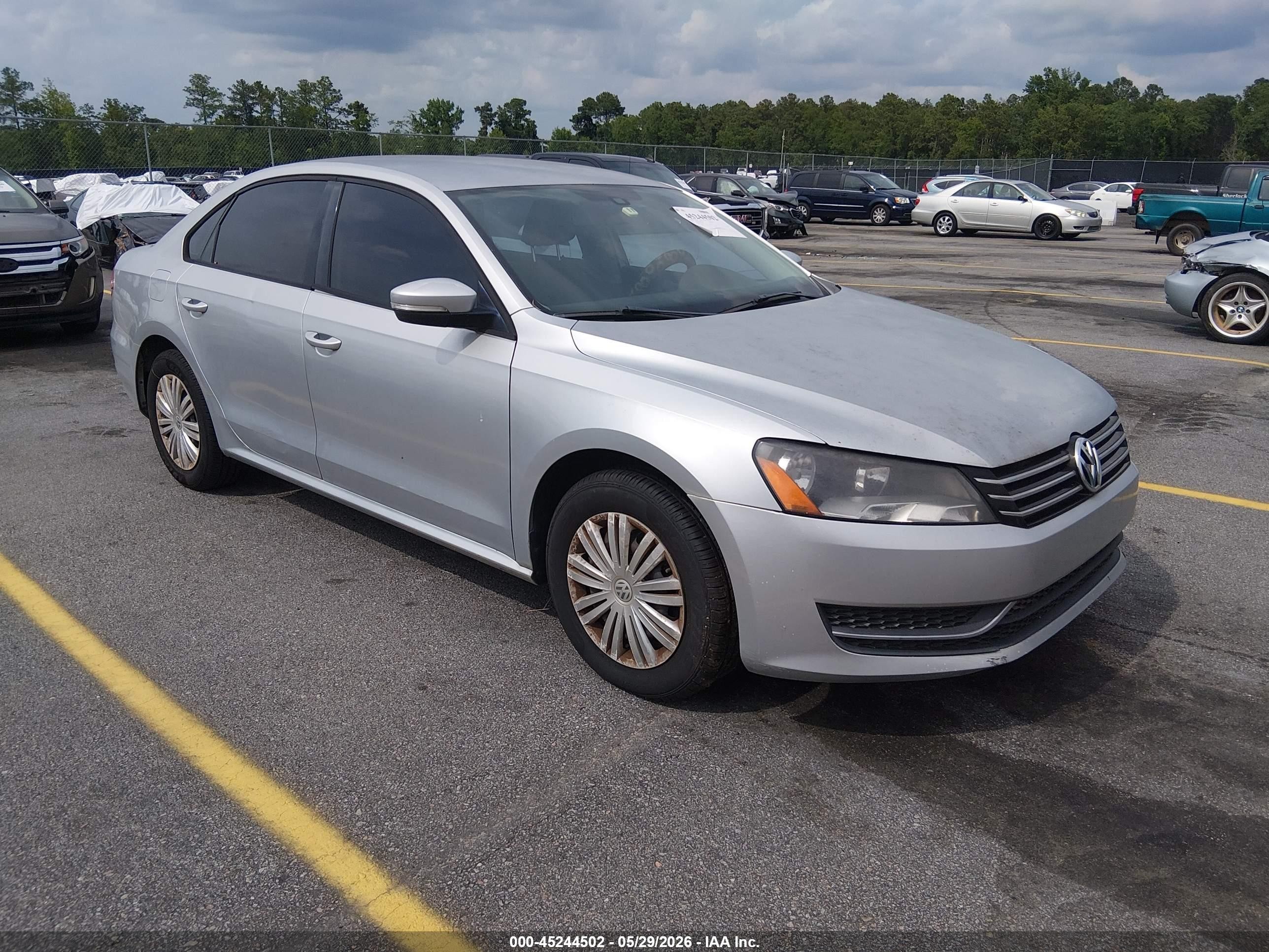 2015 Volkswagen Passat 1.8t S Silver vin: 1VWAS7A38FC017231