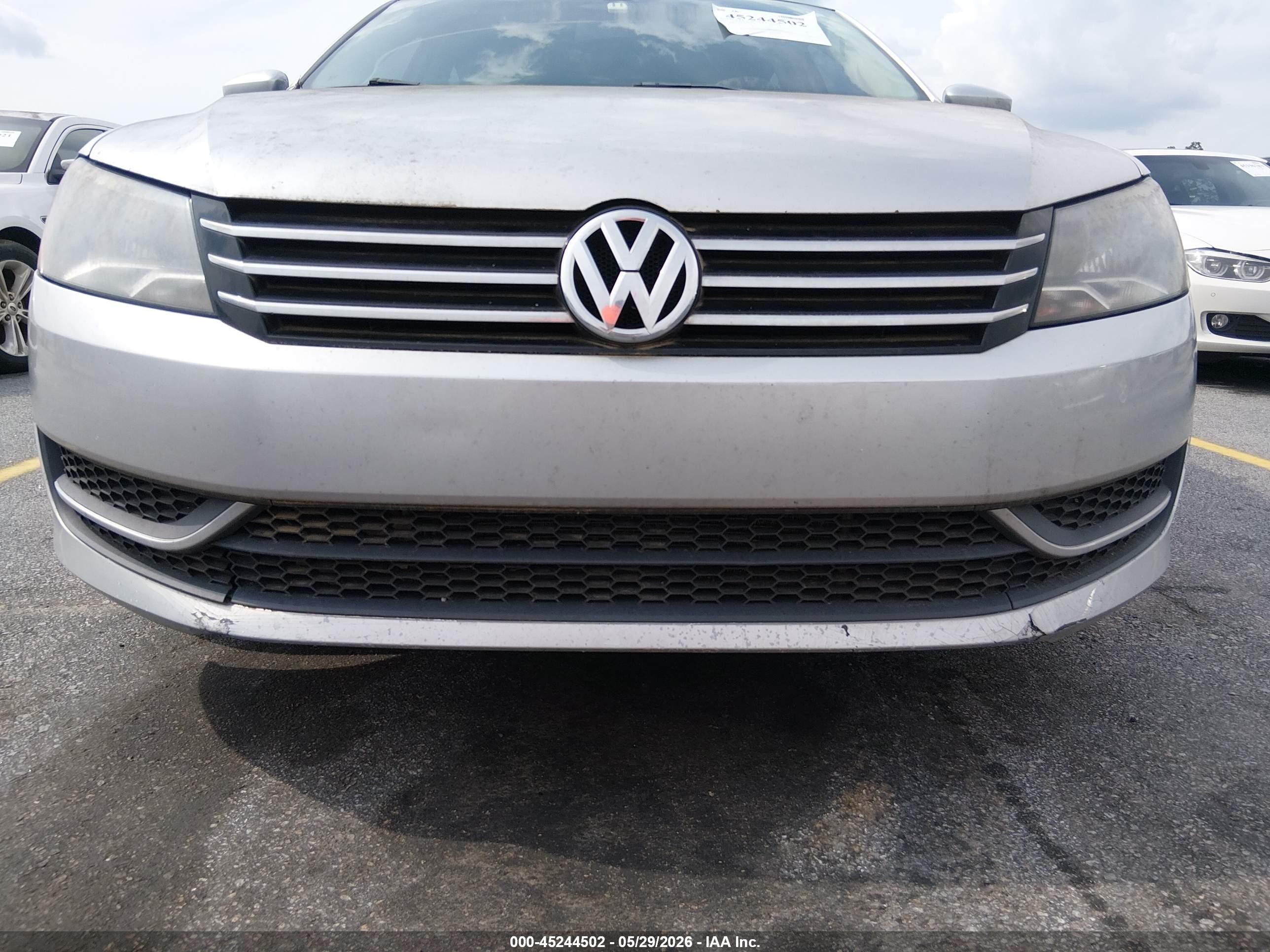 2015 Volkswagen Passat 1.8t S Silver vin: 1VWAS7A38FC017231