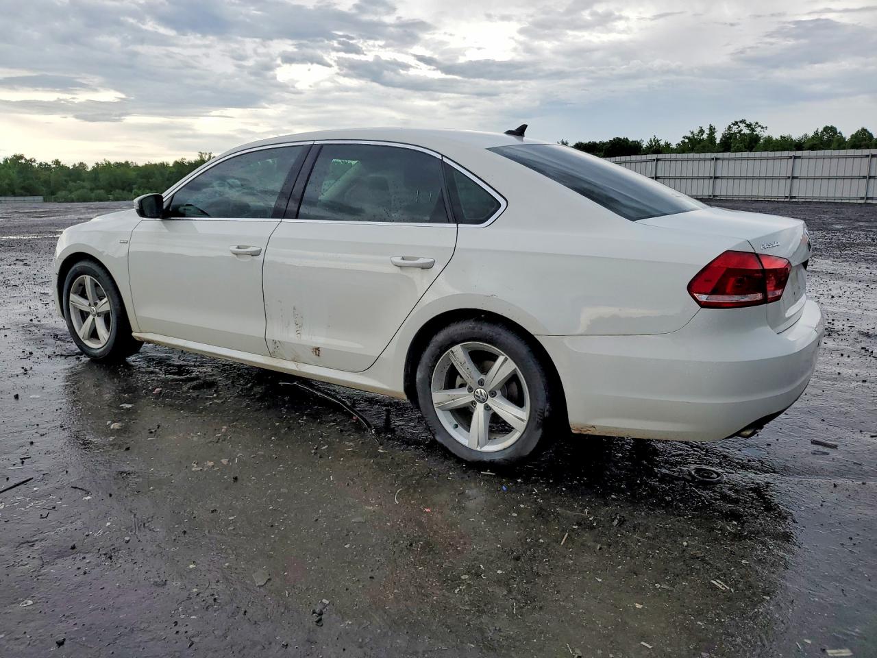 2015 Volkswagen Passat S White vin: 1VWAS7A38FC096058