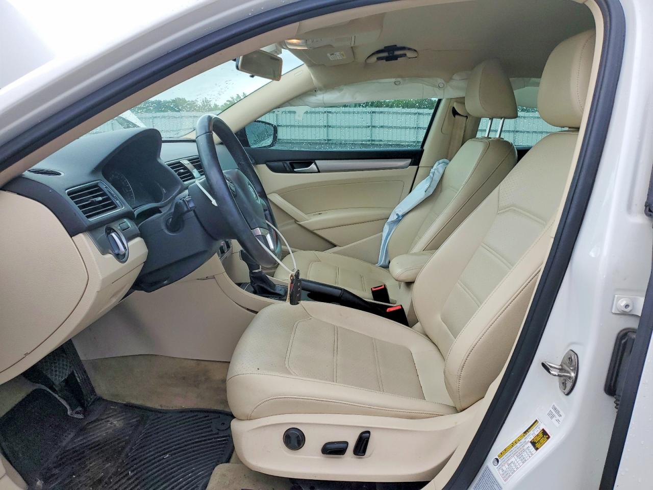 2015 Volkswagen Passat S White vin: 1VWAS7A38FC096058