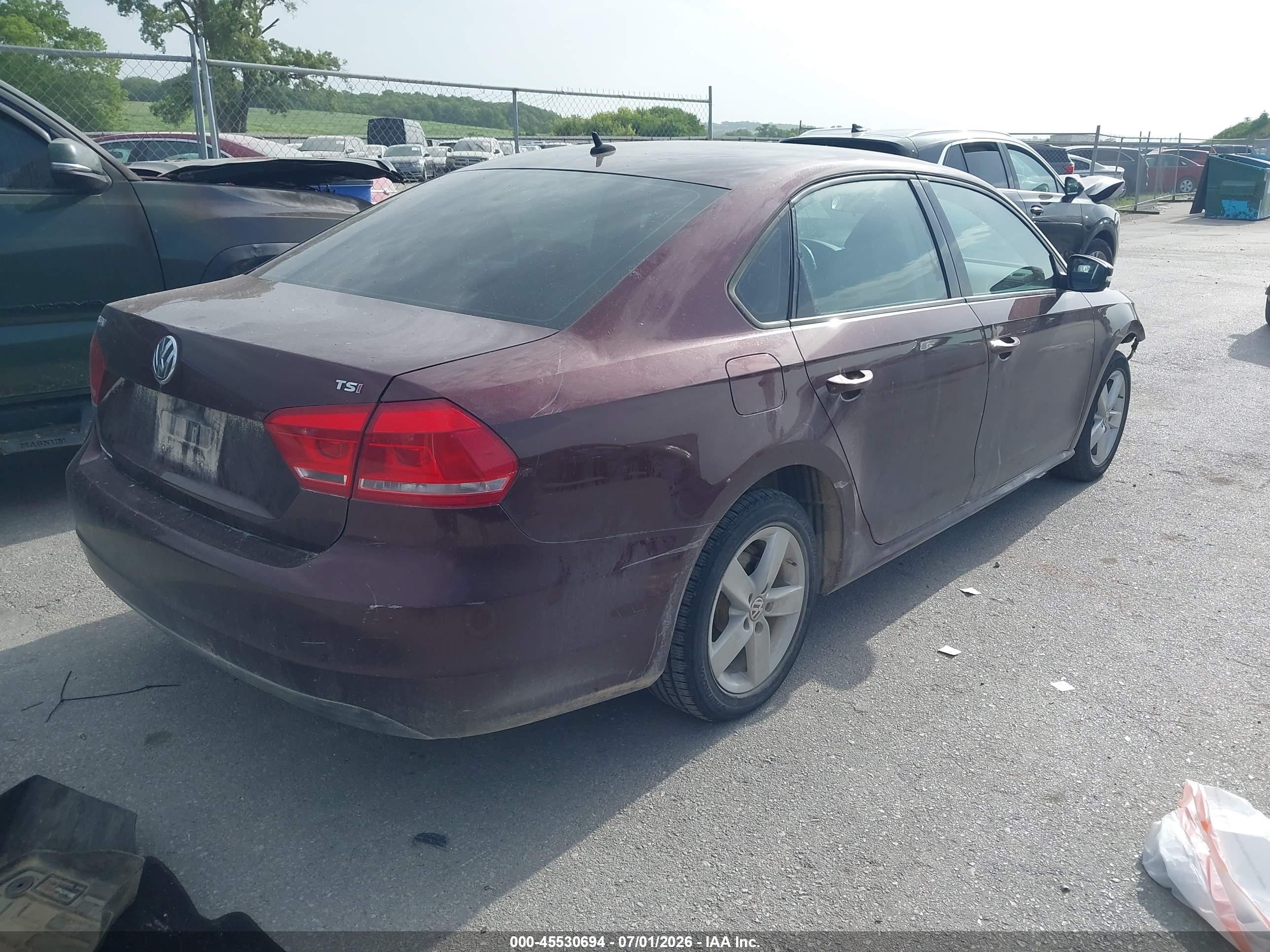 2014 Volkswagen Passat 1.8t S Темно-бордовый vin: 1VWAS7A39EC084211