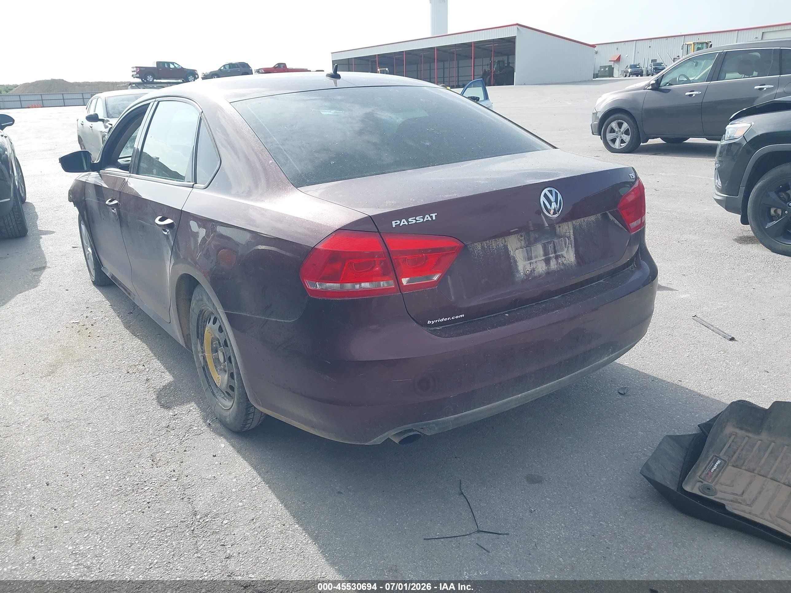 2014 Volkswagen Passat 1.8t S Темно-бордовый vin: 1VWAS7A39EC084211