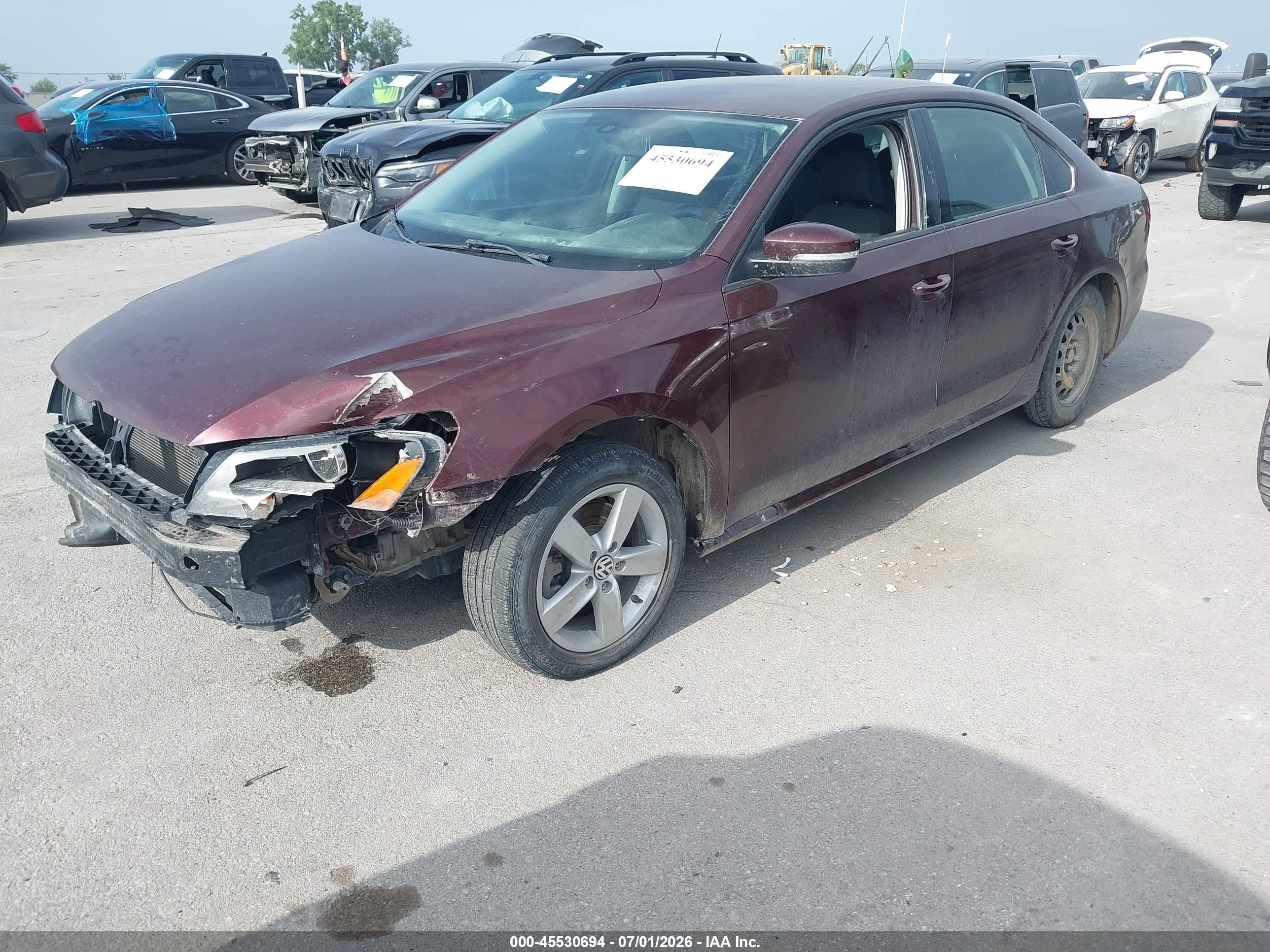 2014 Volkswagen Passat 1.8t S Темно-бордовый vin: 1VWAS7A39EC084211