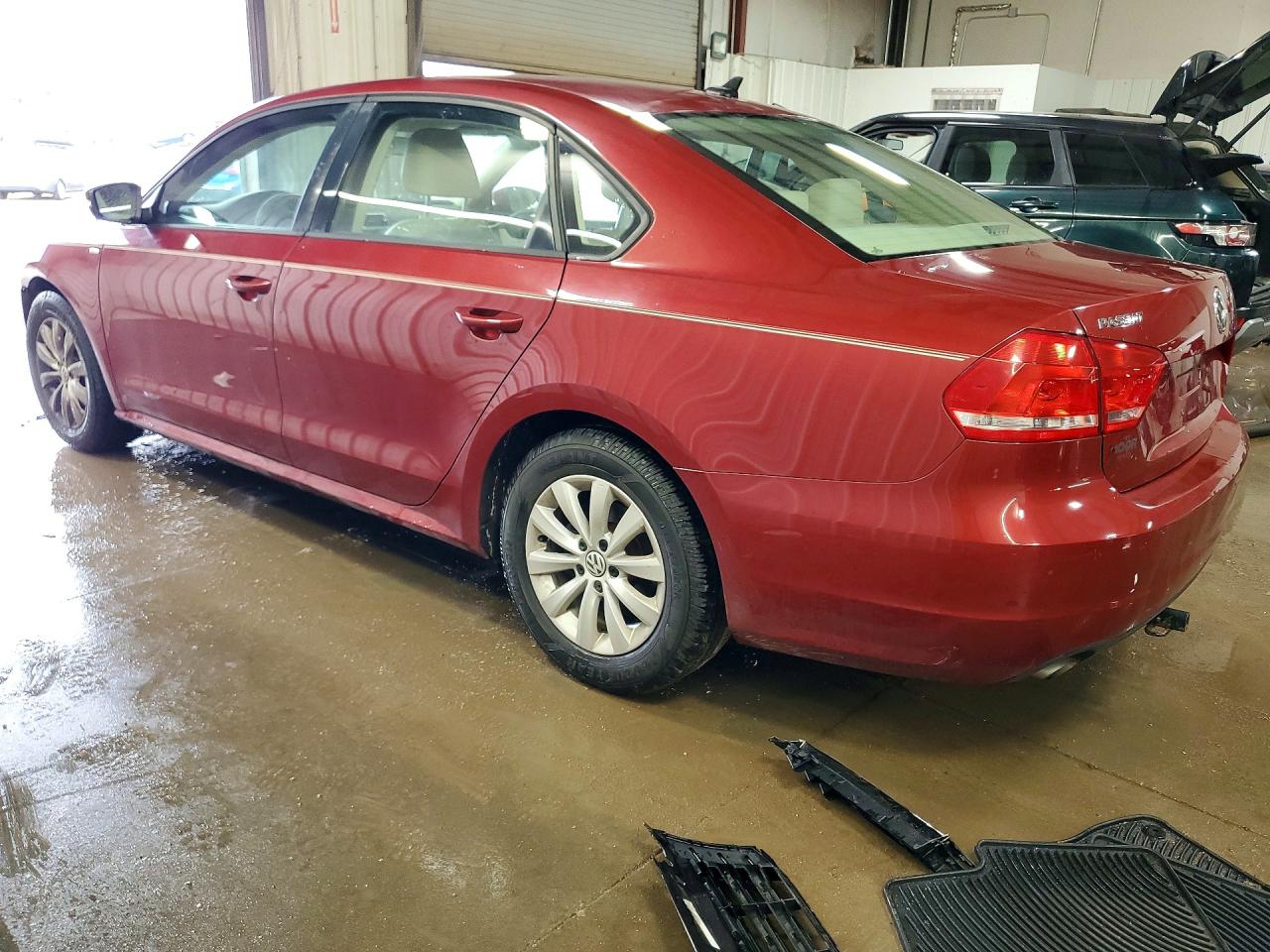 2015 Volkswagen Passat S Red vin: 1VWAS7A39FC041506