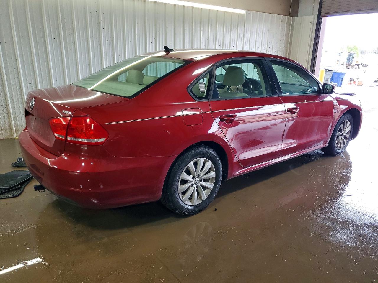 2015 Volkswagen Passat S Red vin: 1VWAS7A39FC041506
