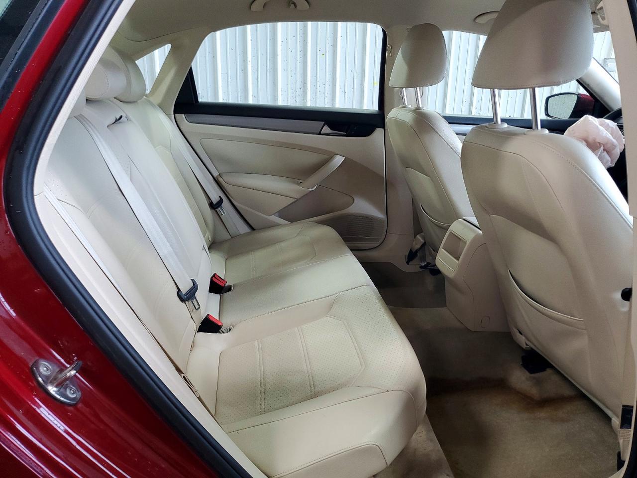 2015 Volkswagen Passat S Red vin: 1VWAS7A39FC041506