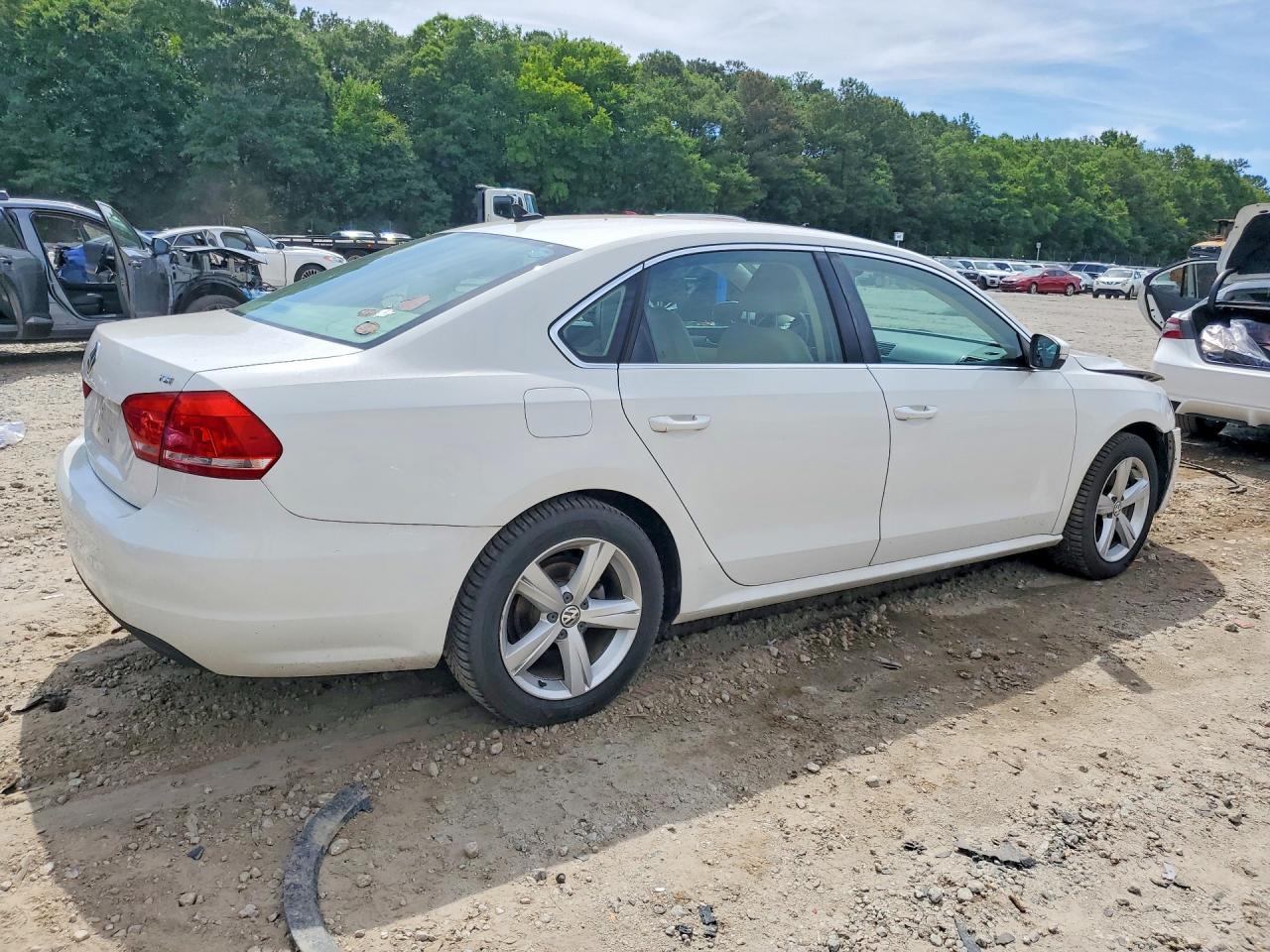 2015 Volkswagen Passat S White vin: 1VWAS7A39FC085196