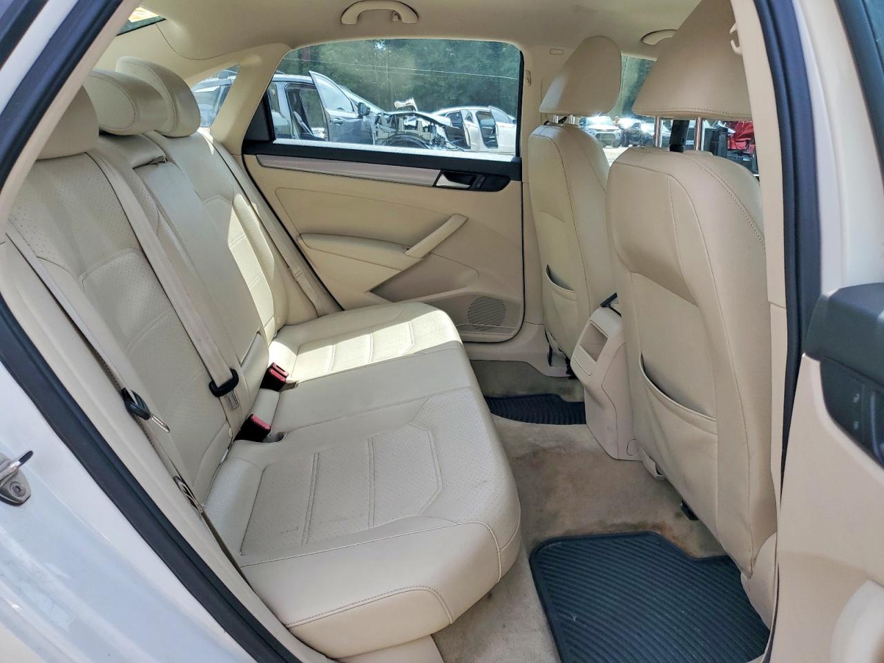 2015 Volkswagen Passat S White vin: 1VWAS7A39FC085196