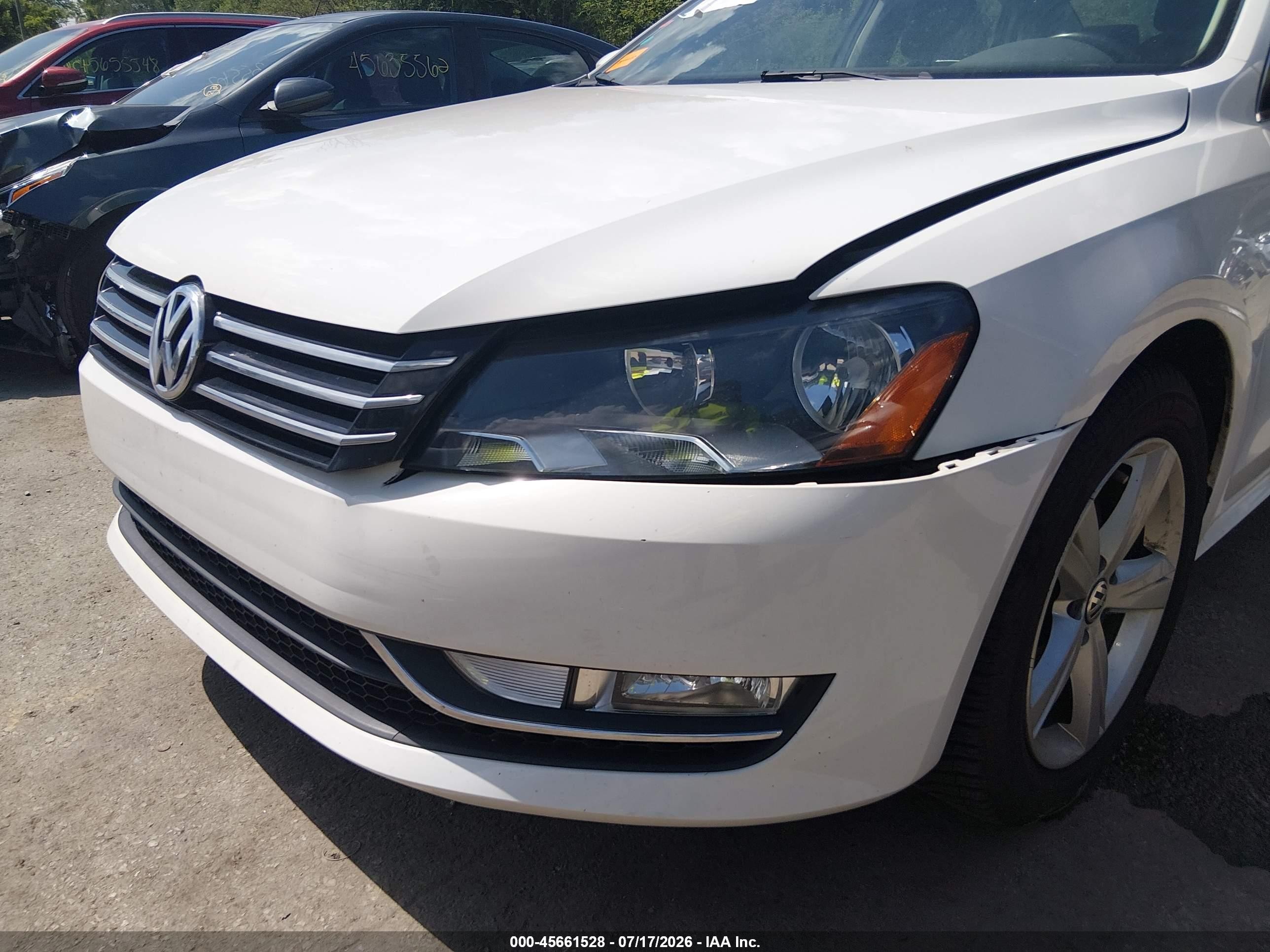 2015 Volkswagen Passat 1.8t Limited Edition Белый vin: 1VWAS7A39FC089717