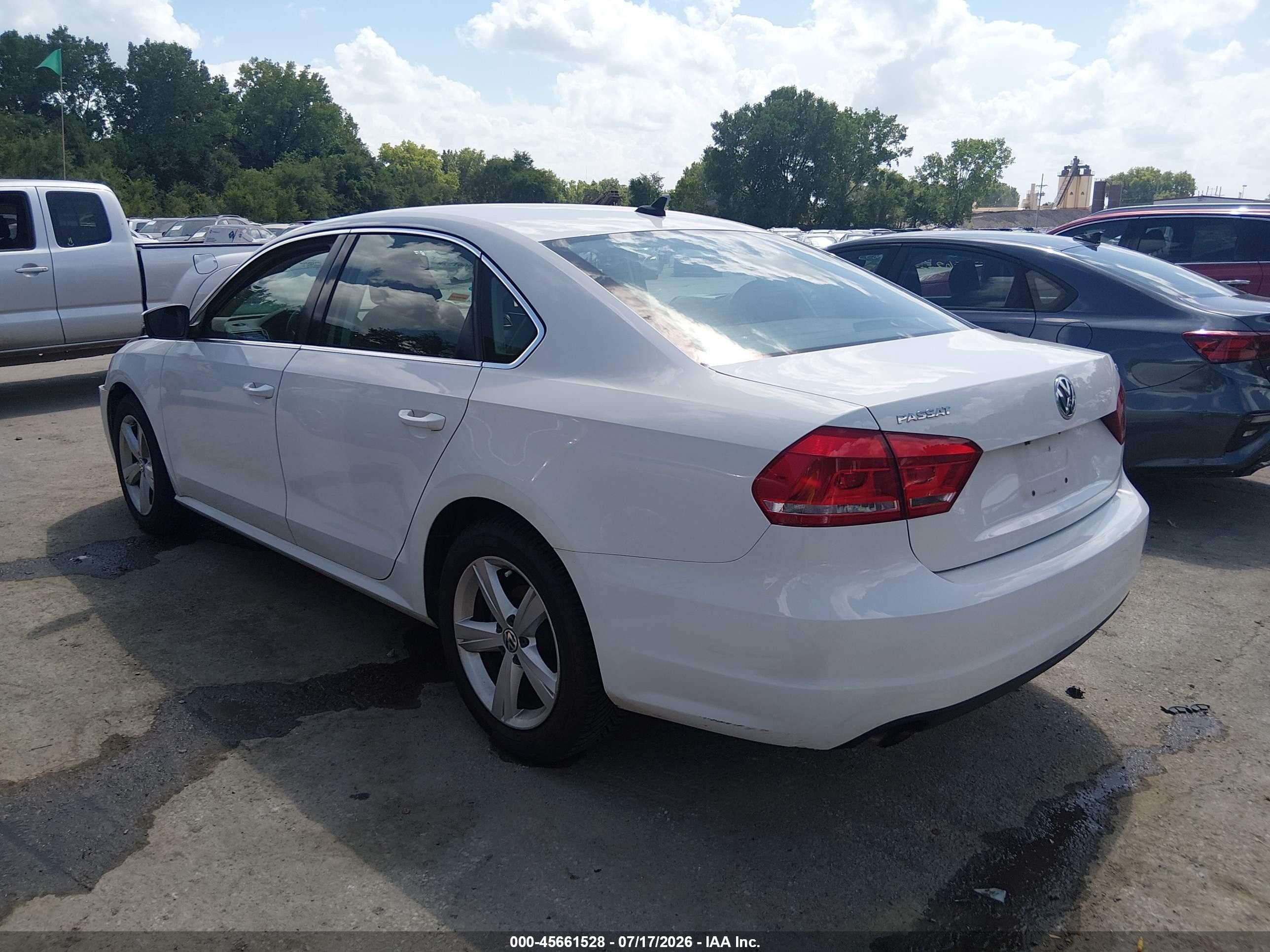 2015 Volkswagen Passat 1.8t Limited Edition Белый vin: 1VWAS7A39FC089717