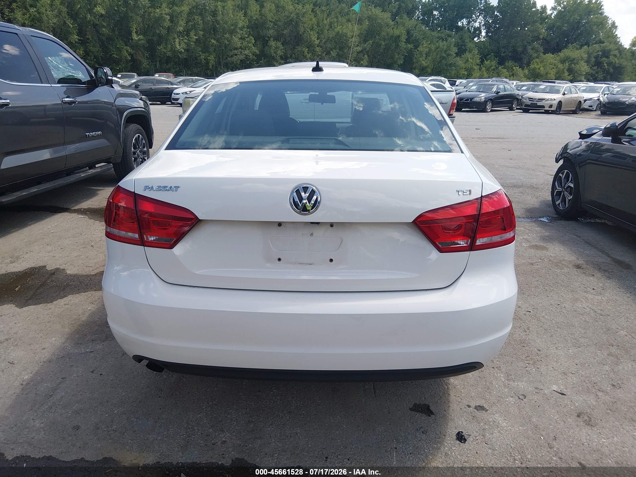 2015 Volkswagen Passat 1.8t Limited Edition Белый vin: 1VWAS7A39FC089717