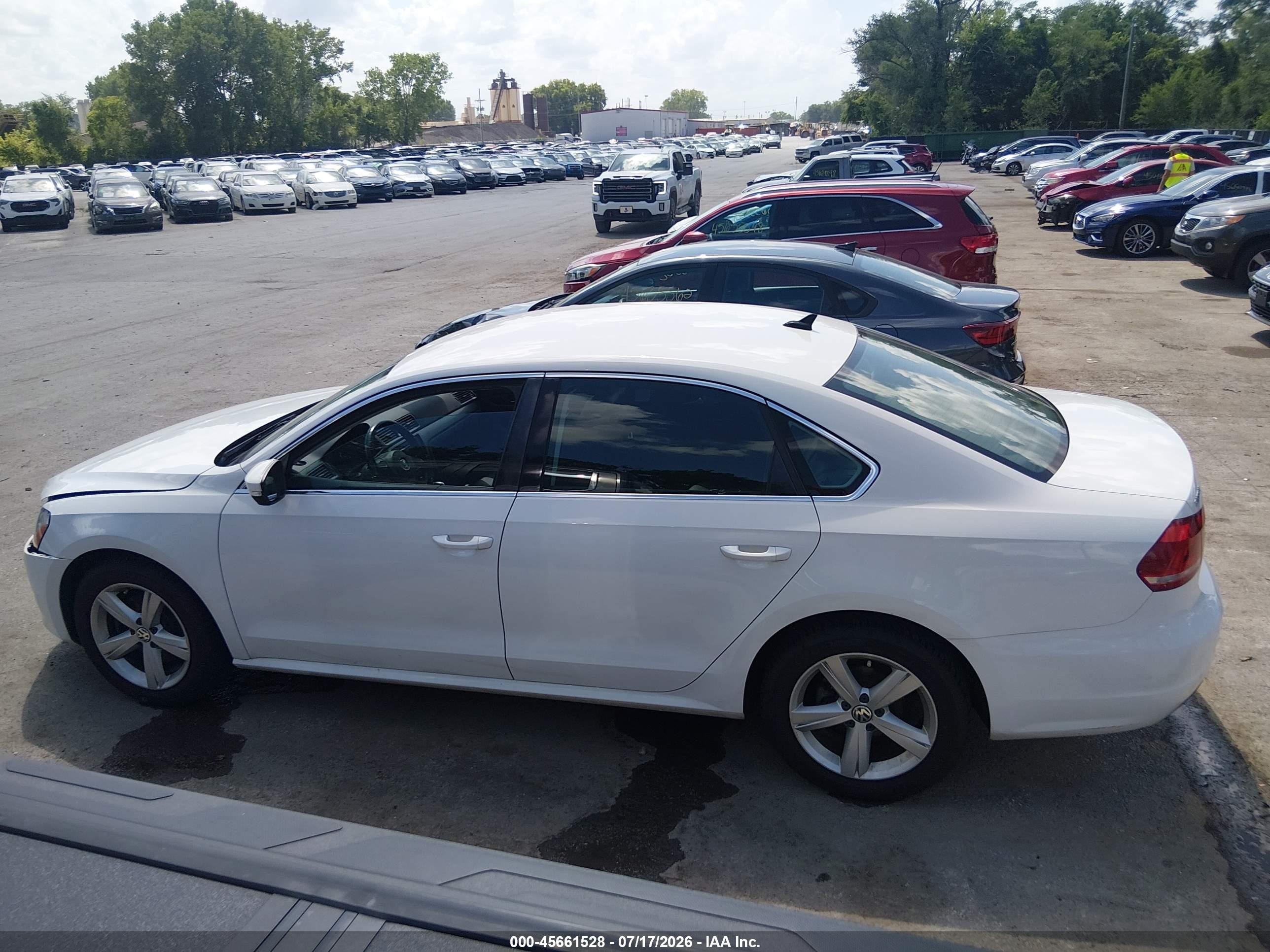 2015 Volkswagen Passat 1.8t Limited Edition Белый vin: 1VWAS7A39FC089717