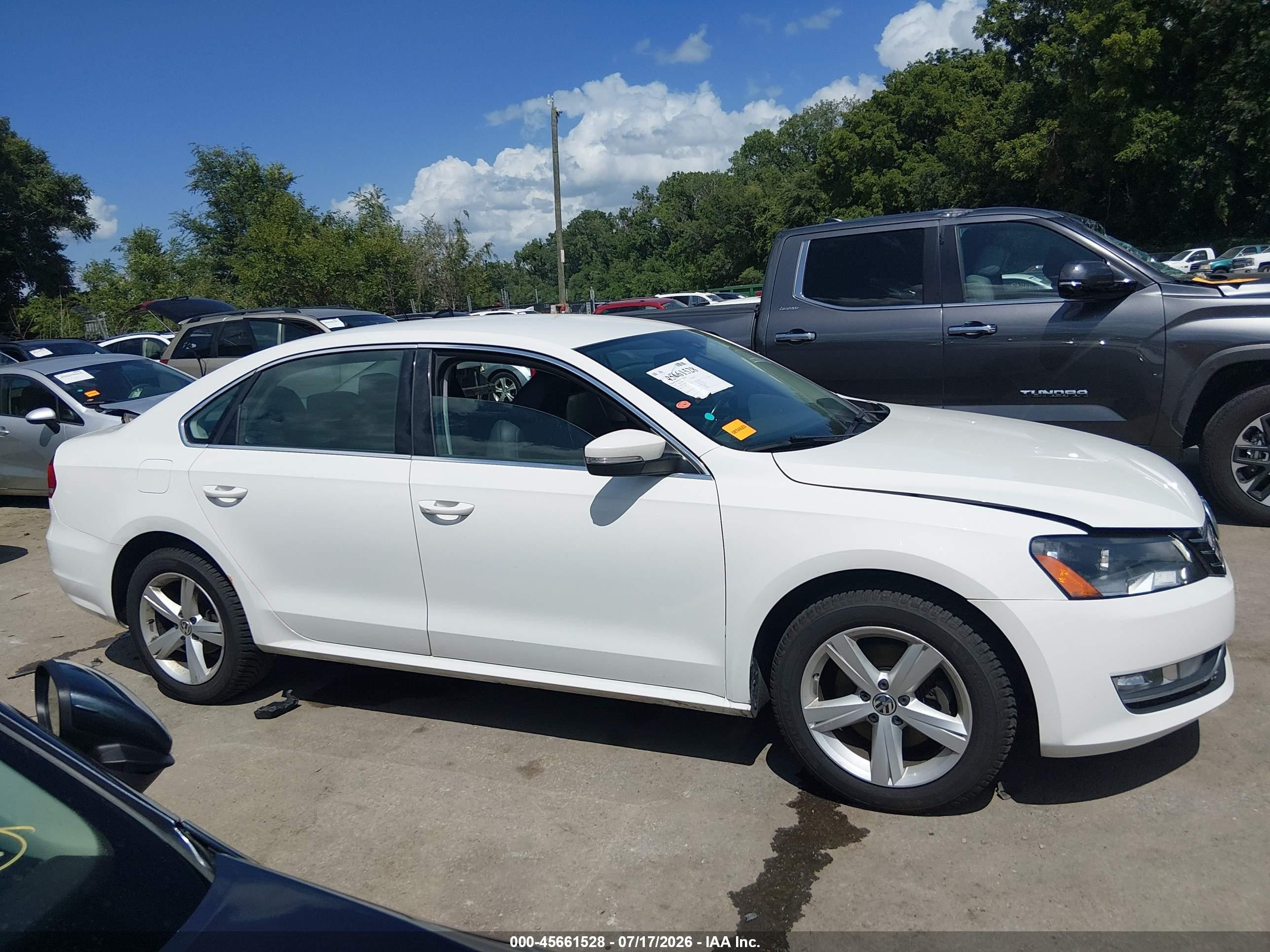 2015 Volkswagen Passat 1.8t Limited Edition Белый vin: 1VWAS7A39FC089717