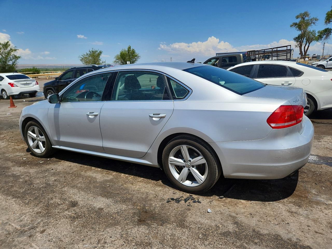2015 Volkswagen Passat S Серебряный vin: 1VWAS7A39FC090785