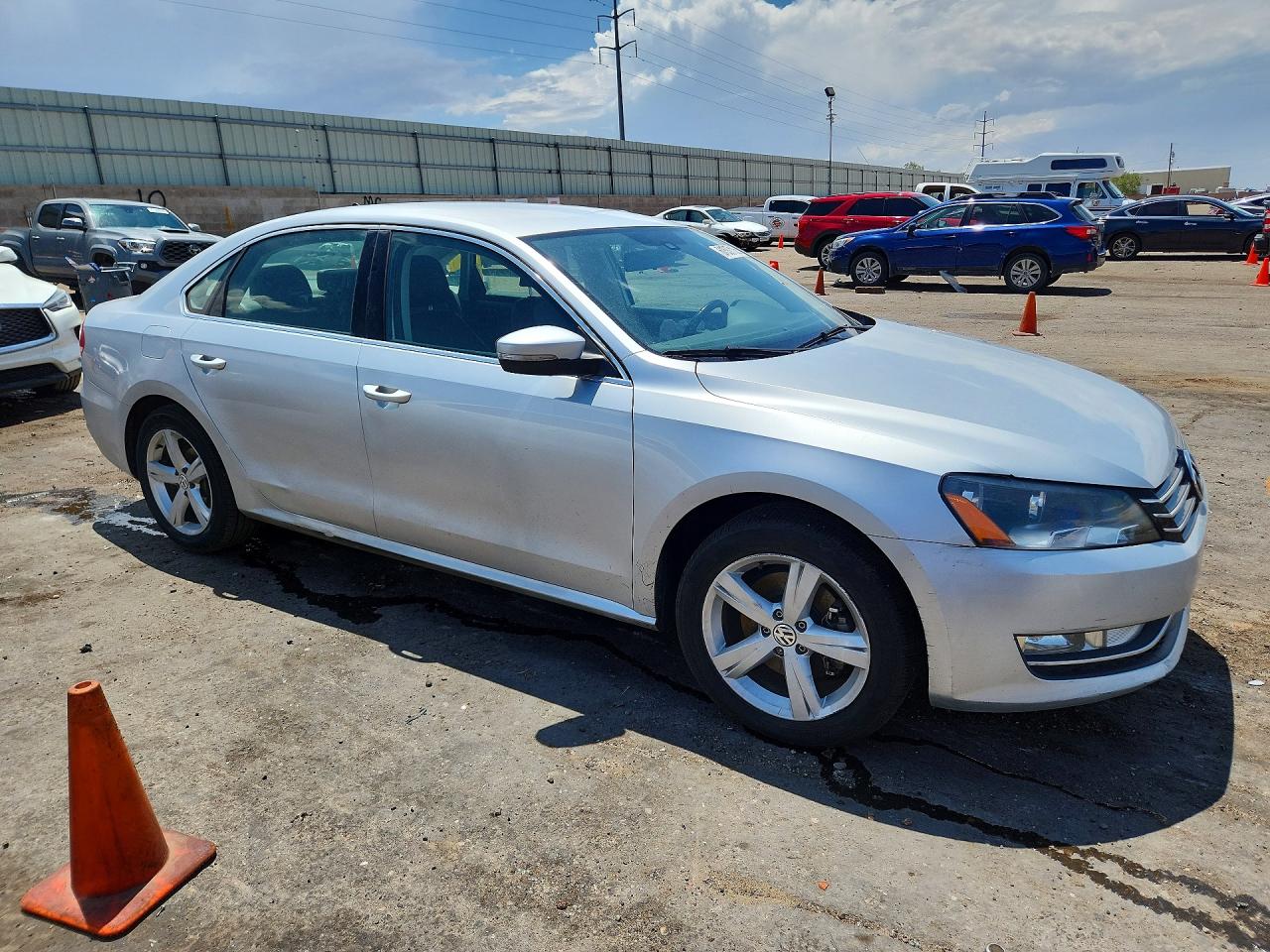 2015 Volkswagen Passat S Серебряный vin: 1VWAS7A39FC090785