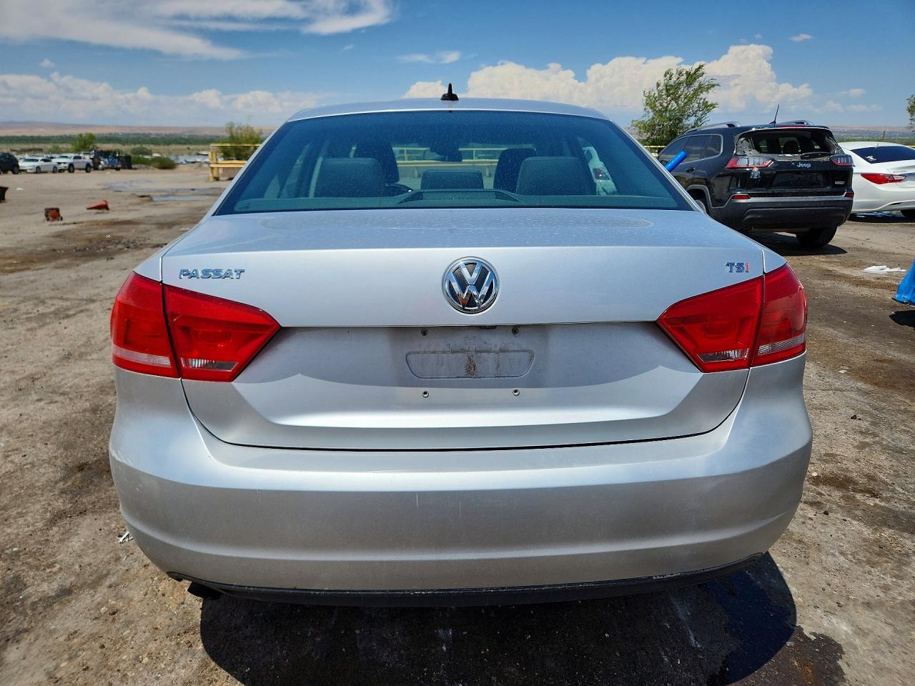 2015 Volkswagen Passat S Серебряный vin: 1VWAS7A39FC090785