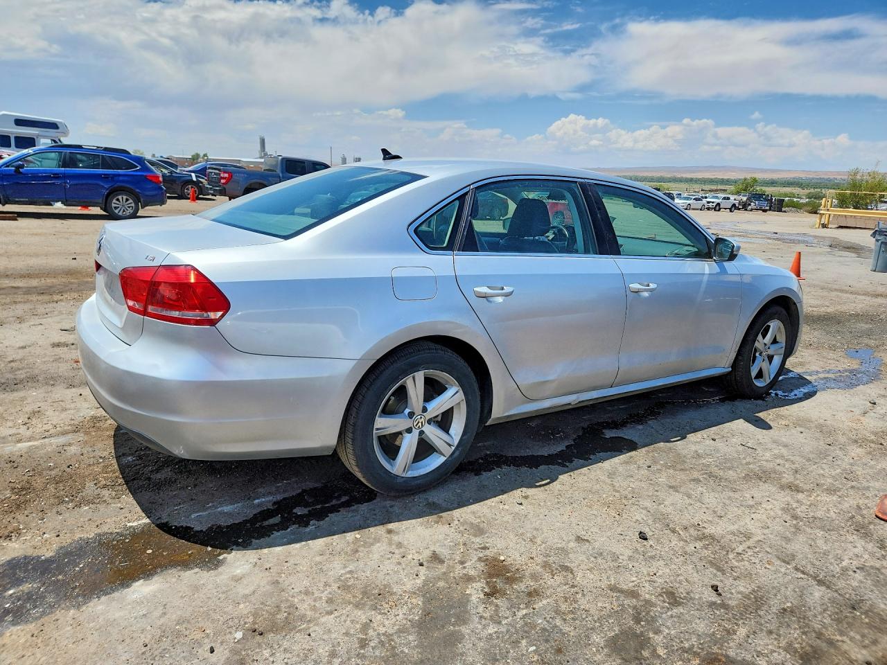 2015 Volkswagen Passat S Серебряный vin: 1VWAS7A39FC090785