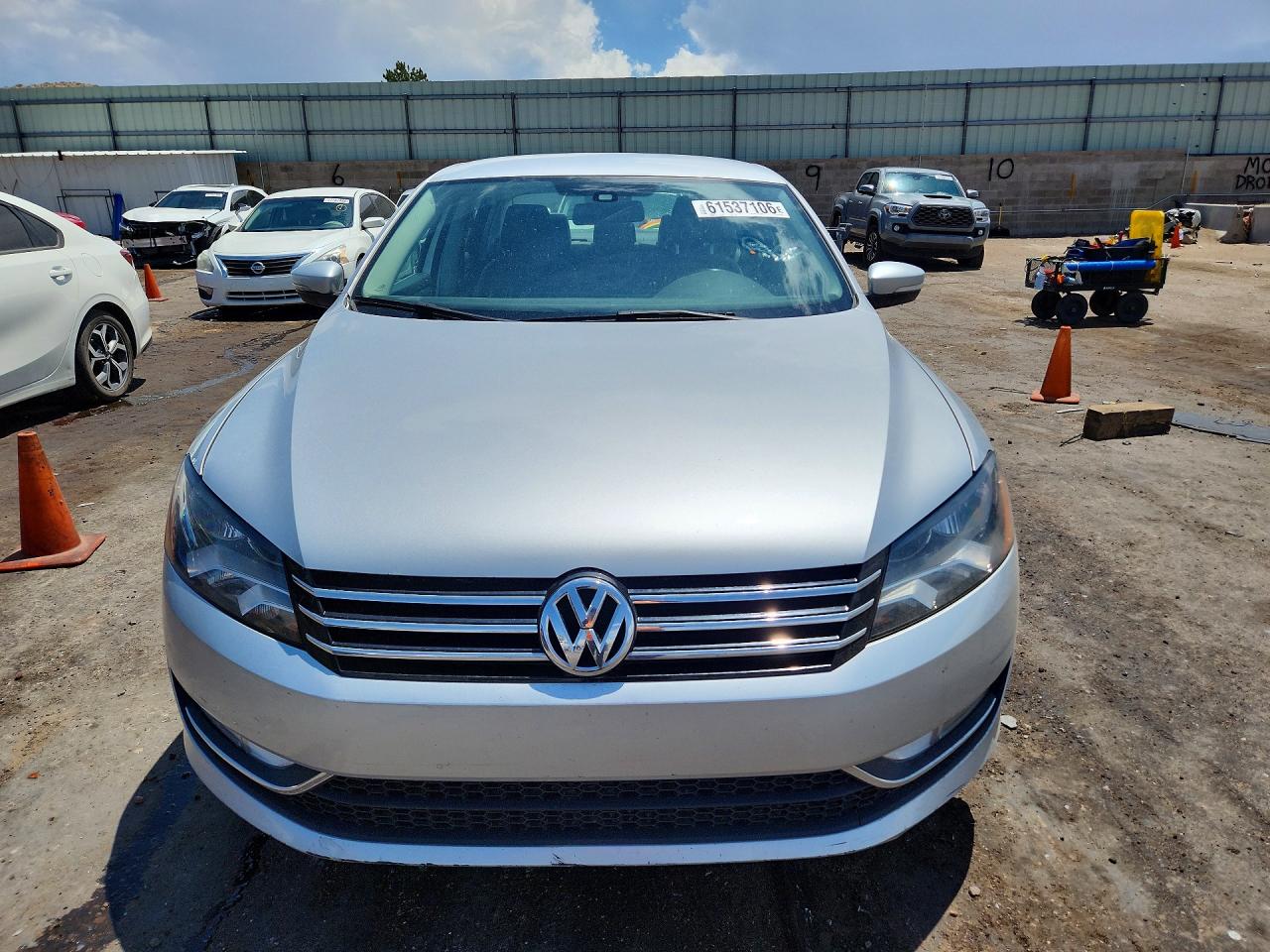 2015 Volkswagen Passat S Серебряный vin: 1VWAS7A39FC090785