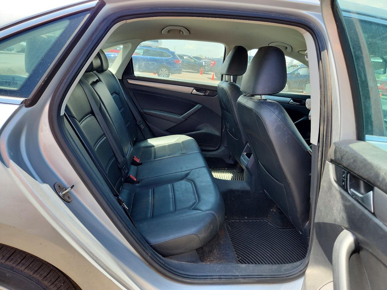 2015 Volkswagen Passat S Серебряный vin: 1VWAS7A39FC090785