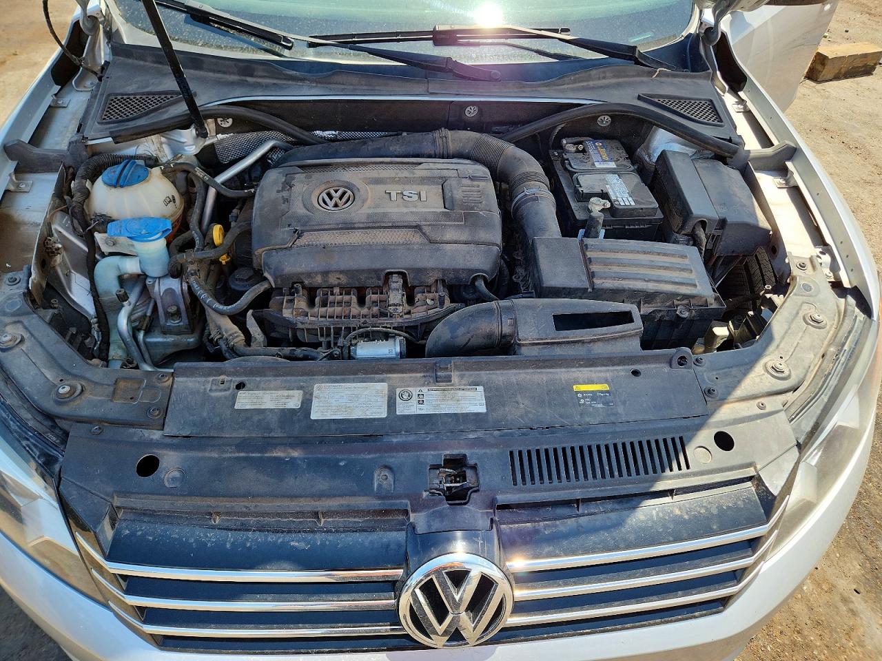 2015 Volkswagen Passat S Серебряный vin: 1VWAS7A39FC090785