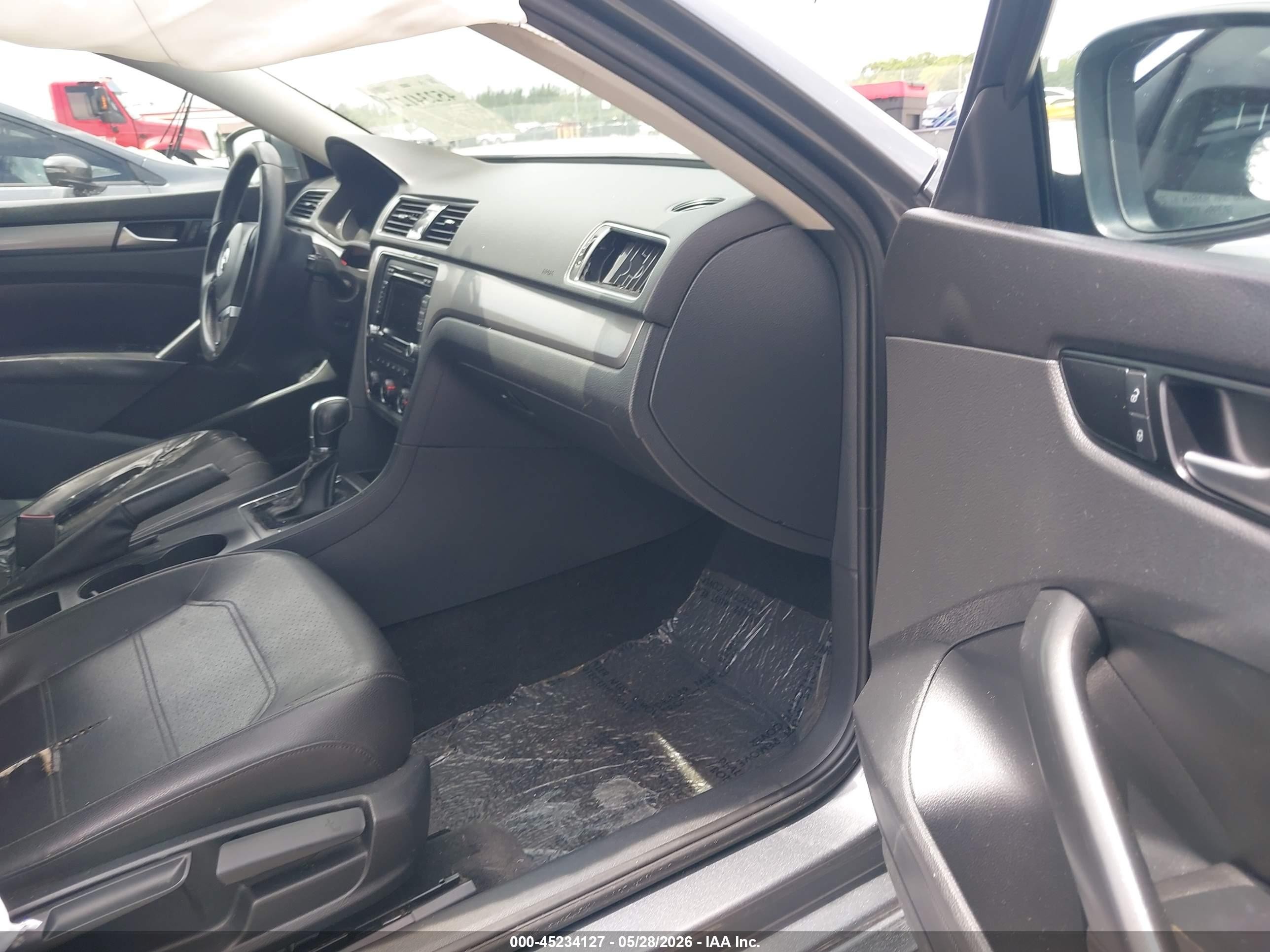 2015 Volkswagen Passat 1.8t Limited Edition Серый vin: 1VWAS7A39FC106614