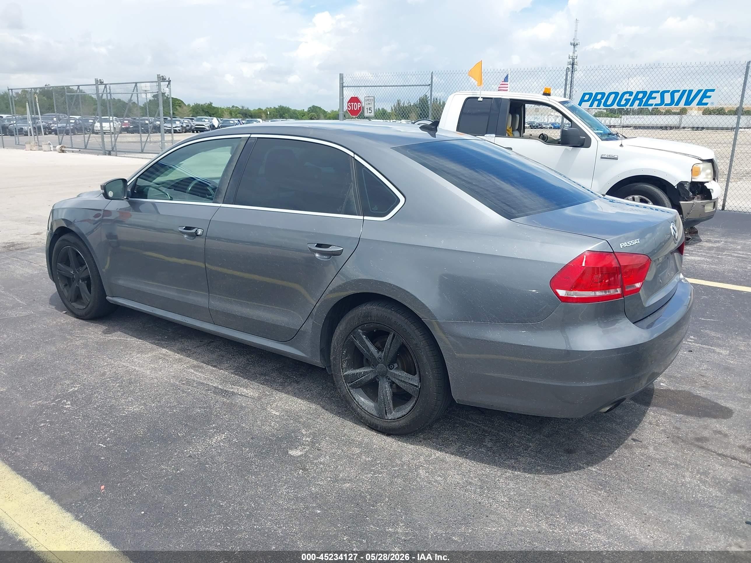 2015 Volkswagen Passat 1.8t Limited Edition Серый vin: 1VWAS7A39FC106614