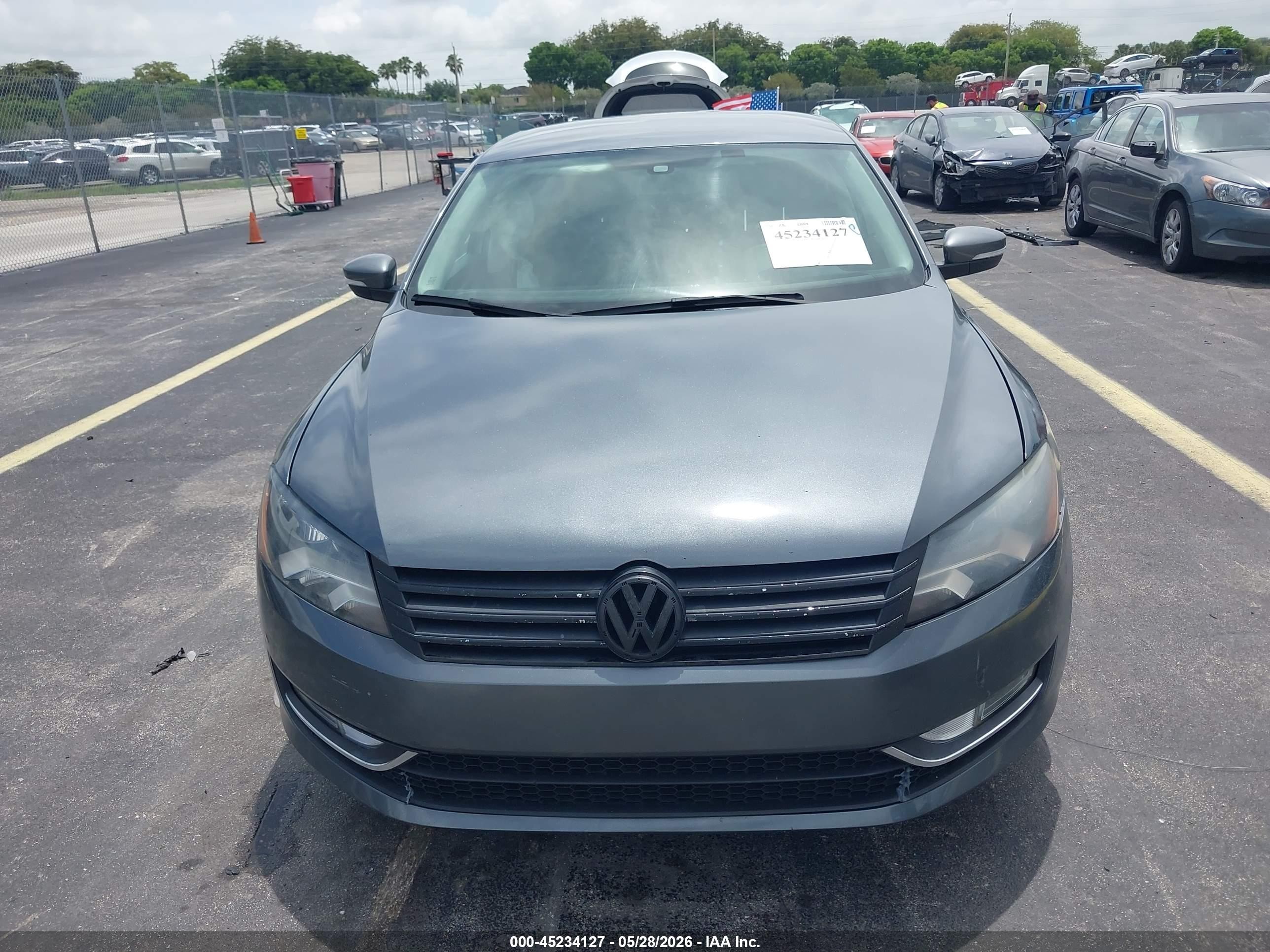 2015 Volkswagen Passat 1.8t Limited Edition Серый vin: 1VWAS7A39FC106614