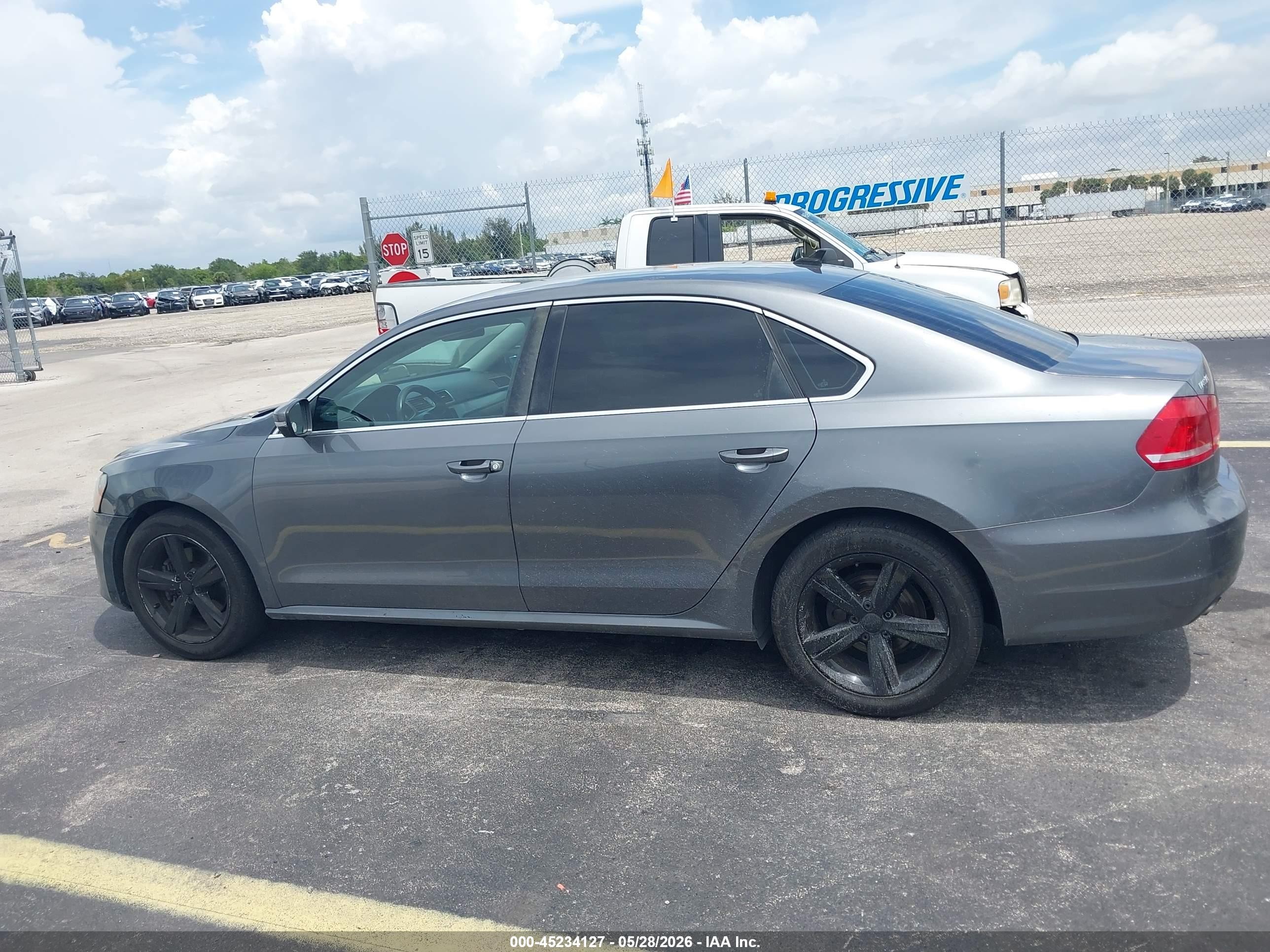 2015 Volkswagen Passat 1.8t Limited Edition Серый vin: 1VWAS7A39FC106614