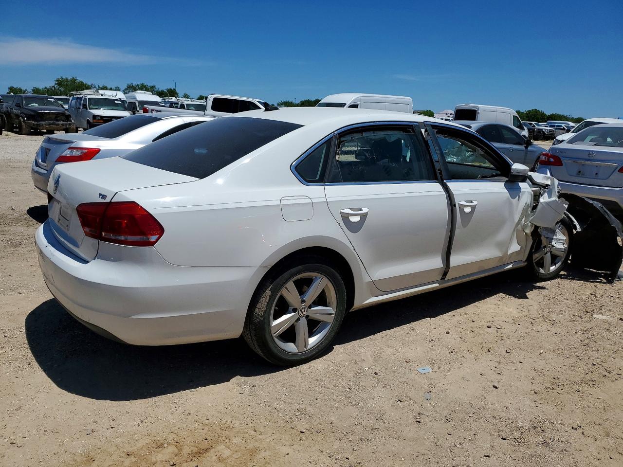 2014 Volkswagen Passat S White vin: 1VWAS7A3XEC043327
